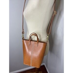New Louise Goods Leather‎ Palmetto Bucket Crossbody Bag in Tan